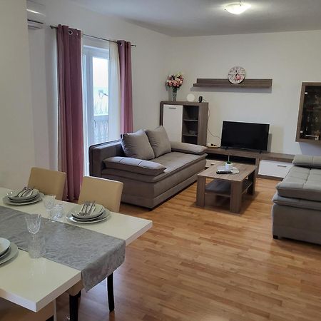 Apartmani Goga Starigrad Paklenica Zewnętrze zdjęcie