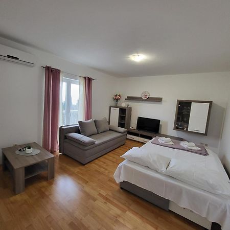 Apartmani Goga Starigrad Paklenica Zewnętrze zdjęcie