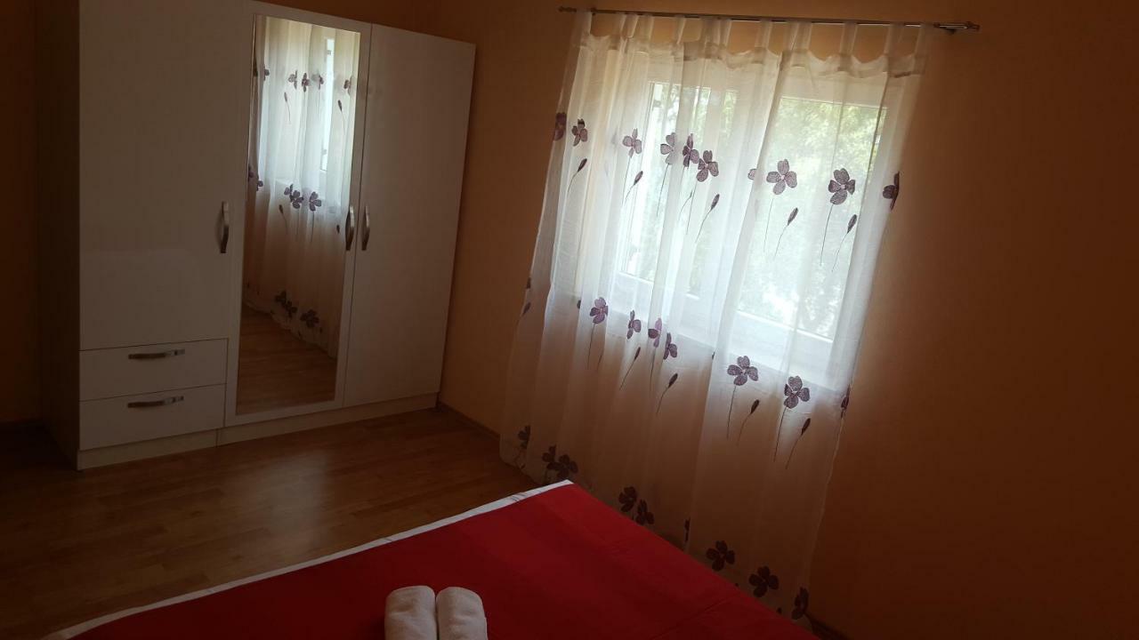Apartmani Goga Starigrad Paklenica Zewnętrze zdjęcie
